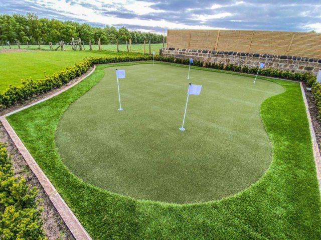 Artificial Grass for Putting Greens - Easigrass Cambridge & East Anglia